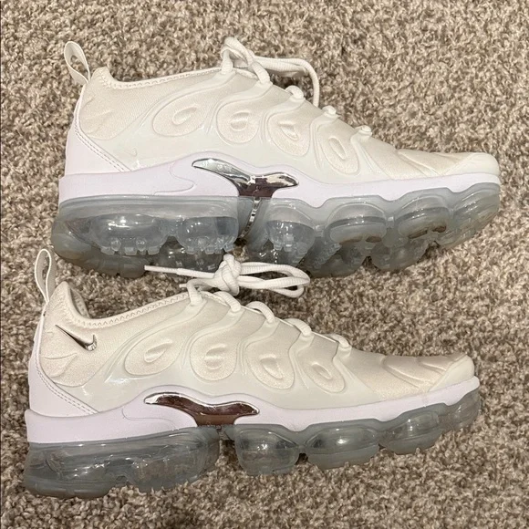 Nike Air VaporMax Plus in White - Picture 5 of 7